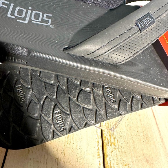 Men’s Flojos Classic Black Sandals/ flip flops SZ 10 NWTS - Picture 3 of 6